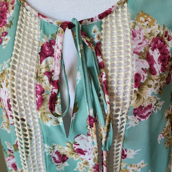 Daniel Rainn Woman’s Floral‎ Blouse Size Medium Crochet Green Pink Short Sleeves - Picture 2 of 10